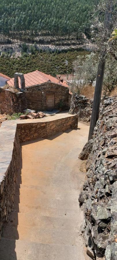 Casa Capela - Casas Do Sinhel Villa Cha de Alvares ภายนอก รูปภาพ